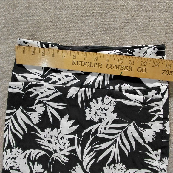 SC & Co Womens SMALL Skort Floral Active Skirt Pockets Stretch Black White - Picture 5 of 10